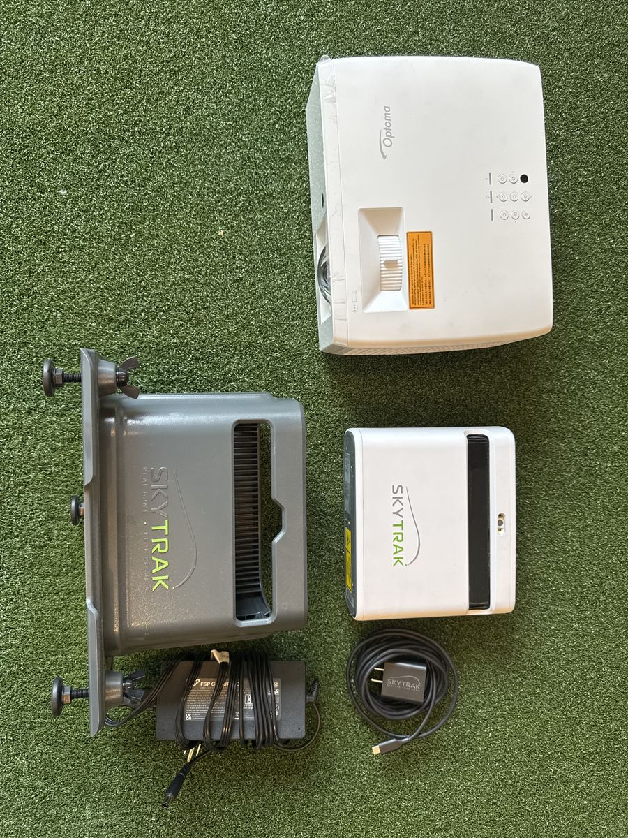 Skytrak+ with projector, Case & Subscription