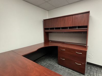 Office Desk / Bureau