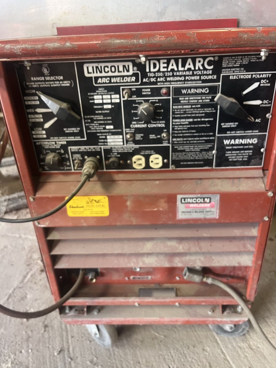 Lincoln Idealarc Tig 250/250 AC/DC Tig / Stick Welder
