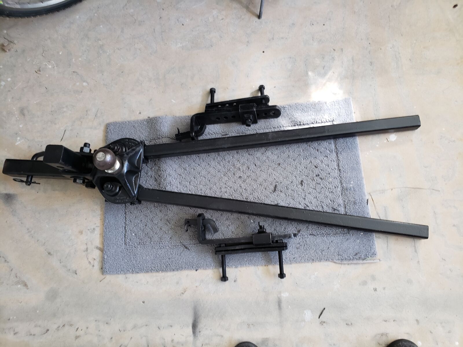 Heavy duty equalizer hitch