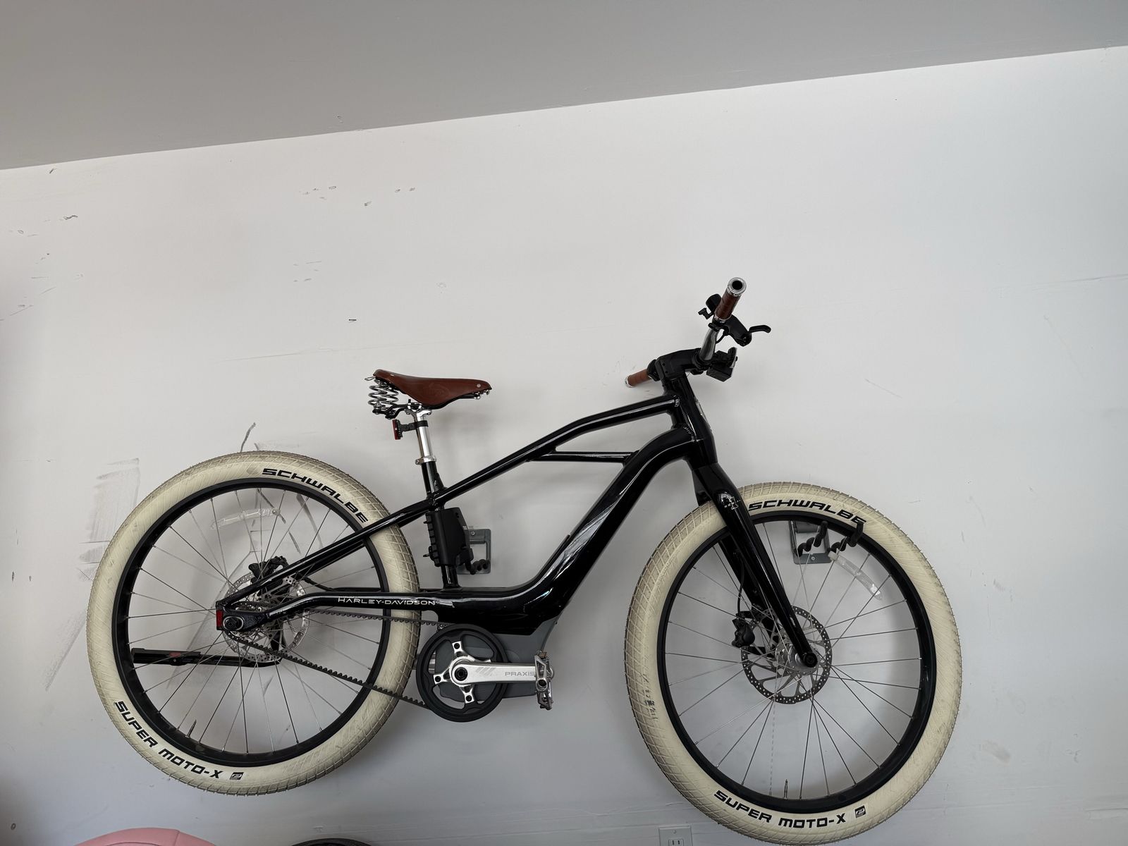 Harley-Davidson Serial 1 MOSH/CTY Electric Bicycle E-Bike - Black with Cream Tires