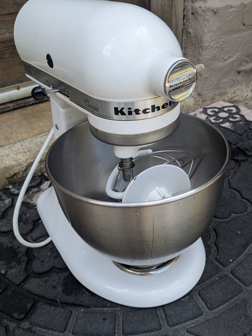 KitchenAid Classic 250W Stand Mixer White with Bowl and Attachments
