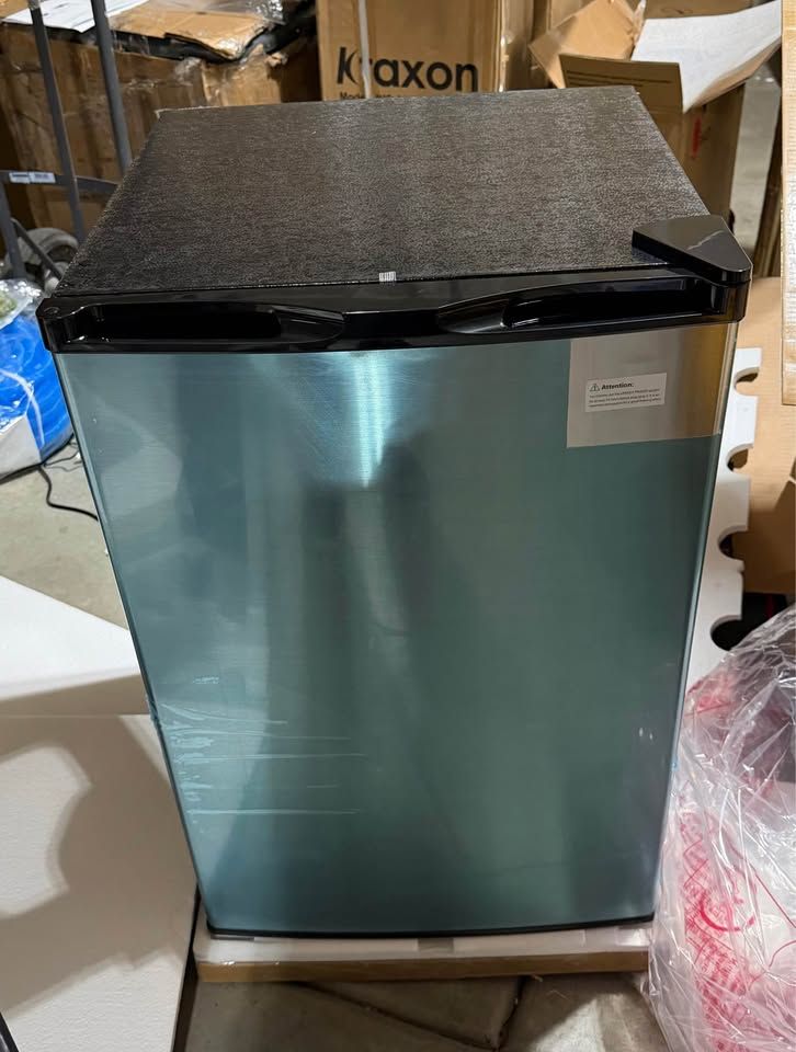 Upright freezer, 3.0 Cubic Feet