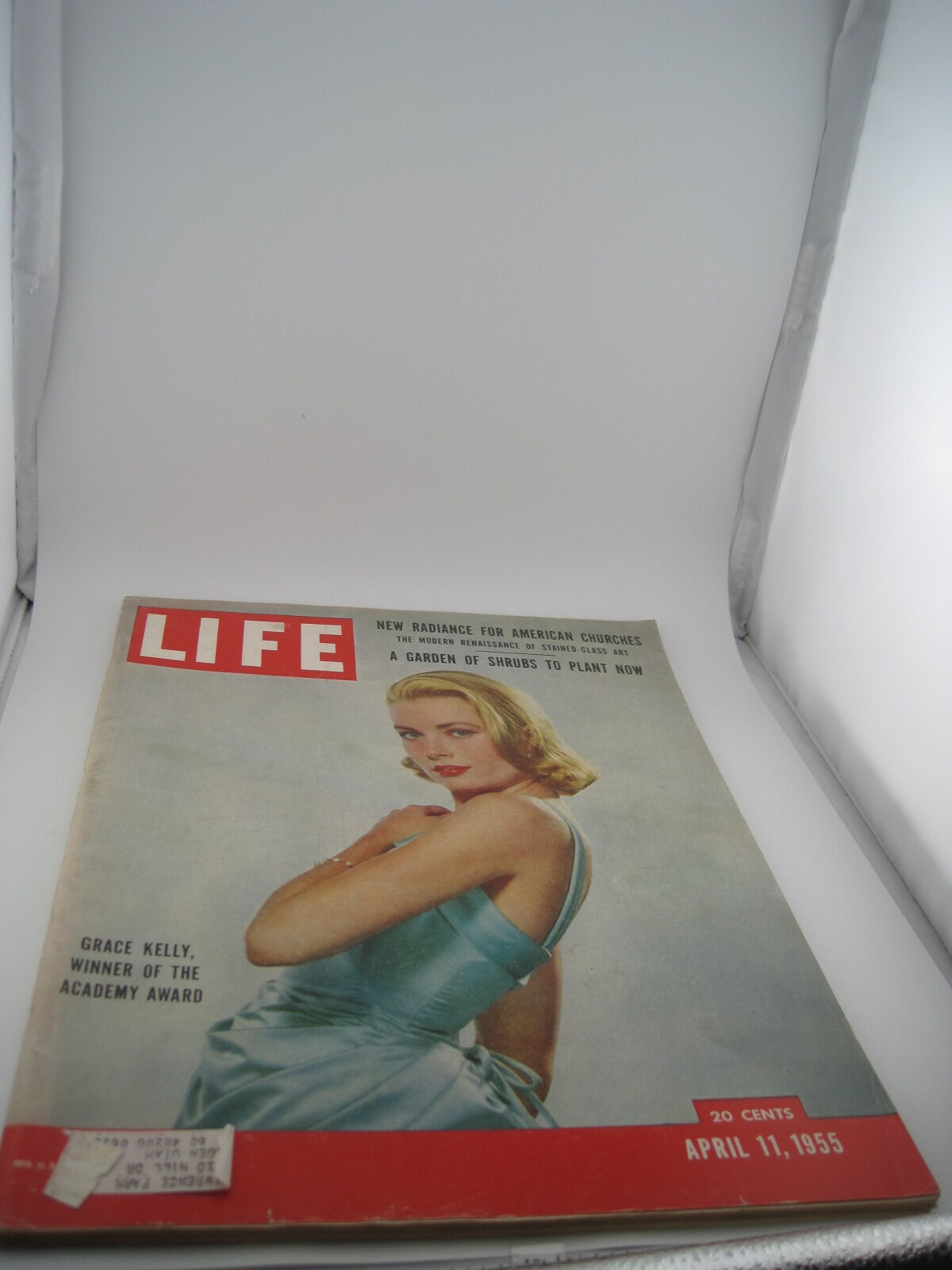 Life Magazine April 11, 1955 Volume 38 No. 15 Academy Award Winner Grace Kelly