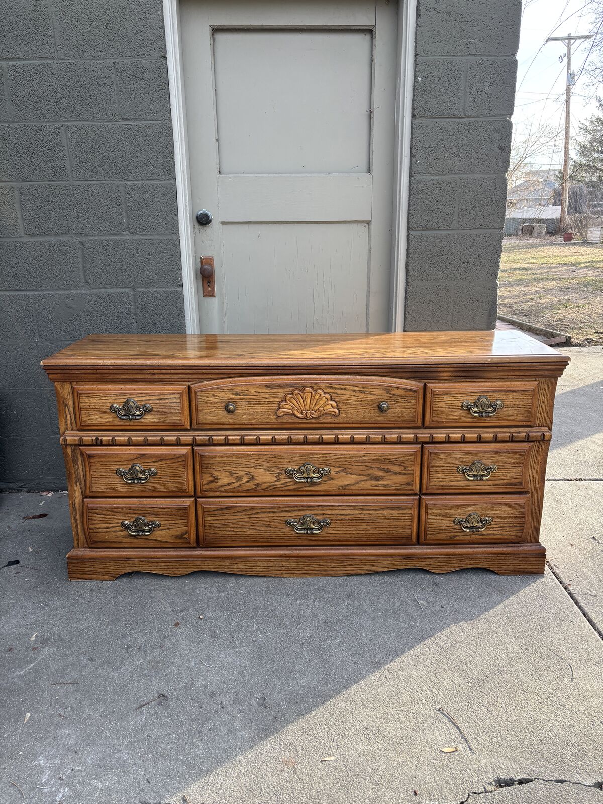 Oakwood 9-Drawer Dresser