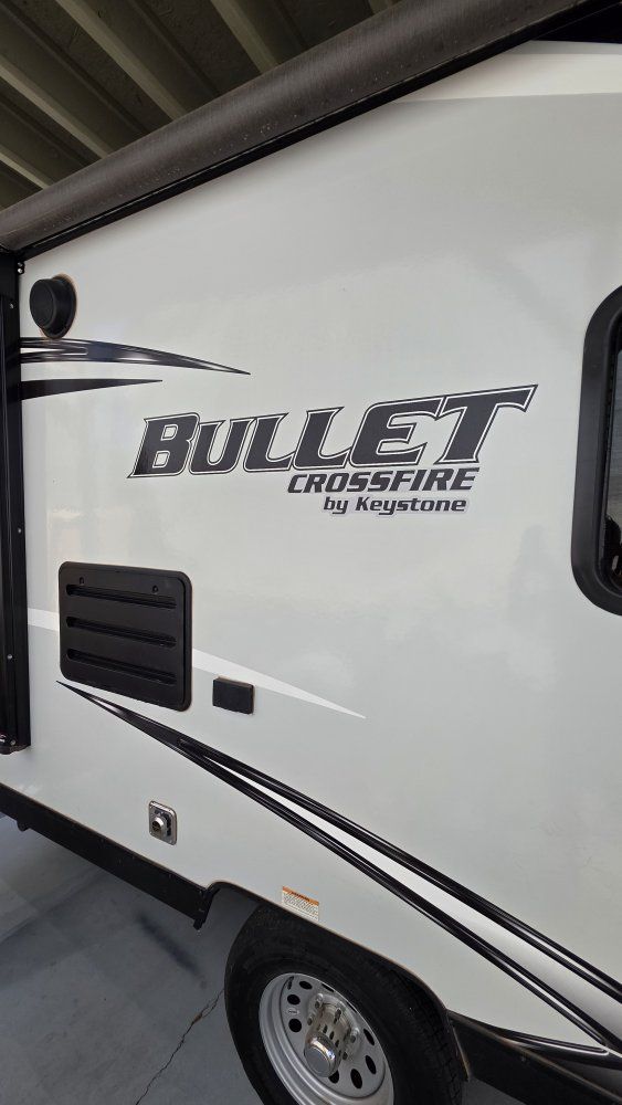 2021 Keystone Bullet Crossfire Travel Trailer - Excellent Condition RV