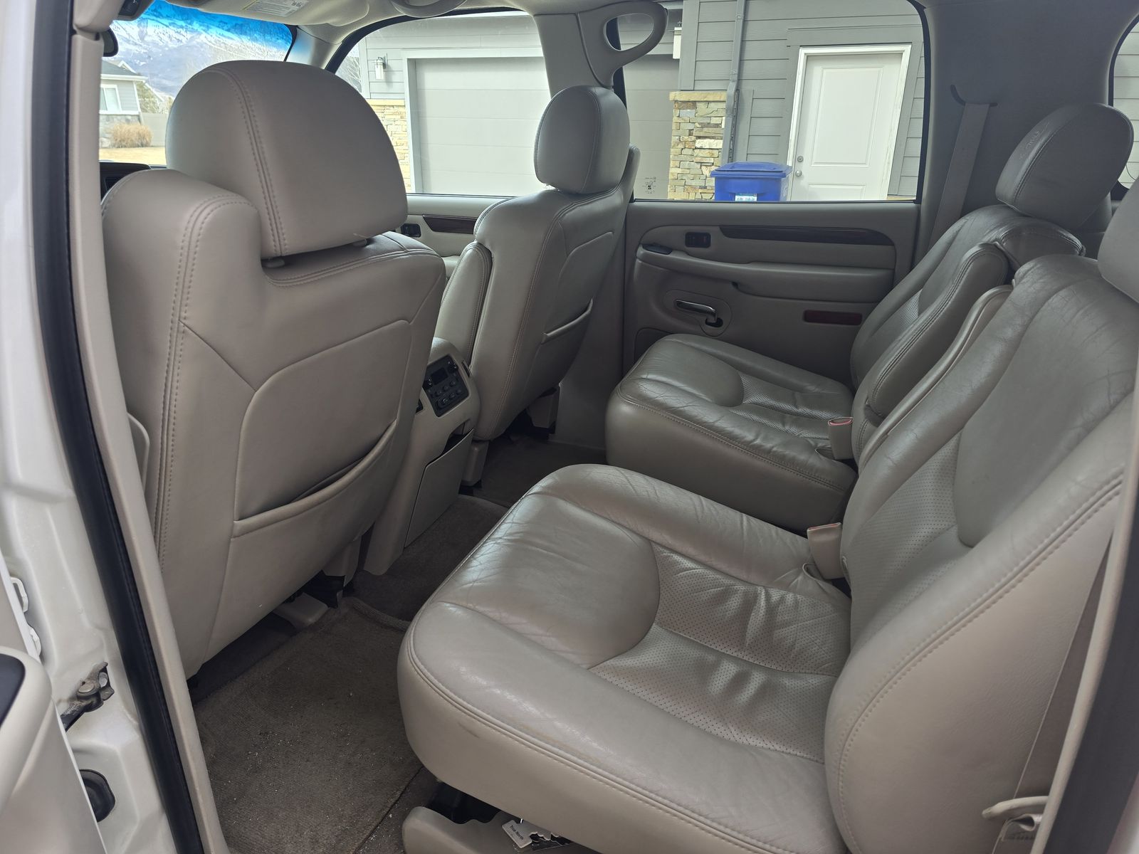 2004 CADILLAC ESCALADE ESV Luxury Collection