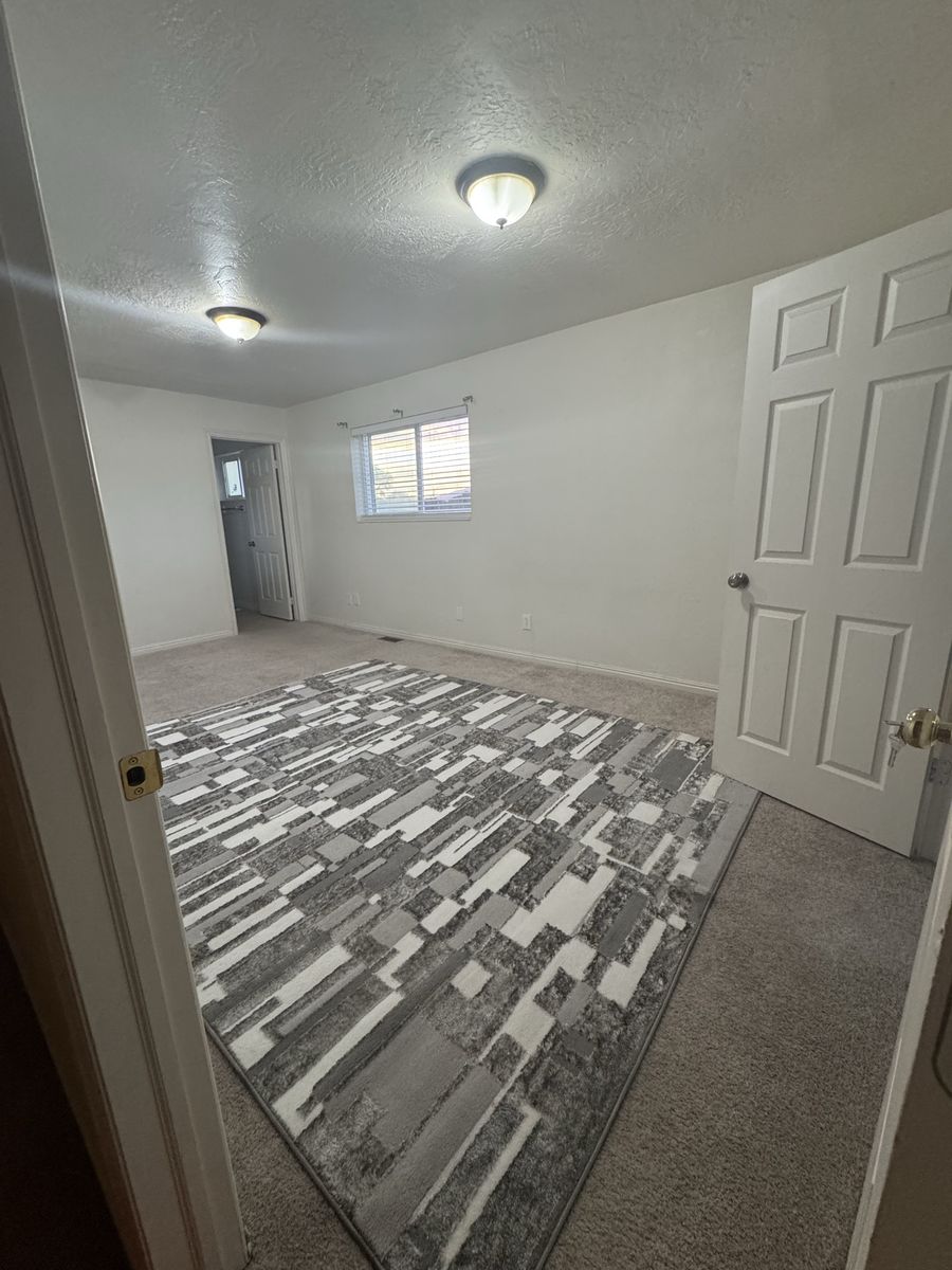 PRIVATE ROOM WITH PRIVATE BATHROOM FOR RENT (MALE ONLY)