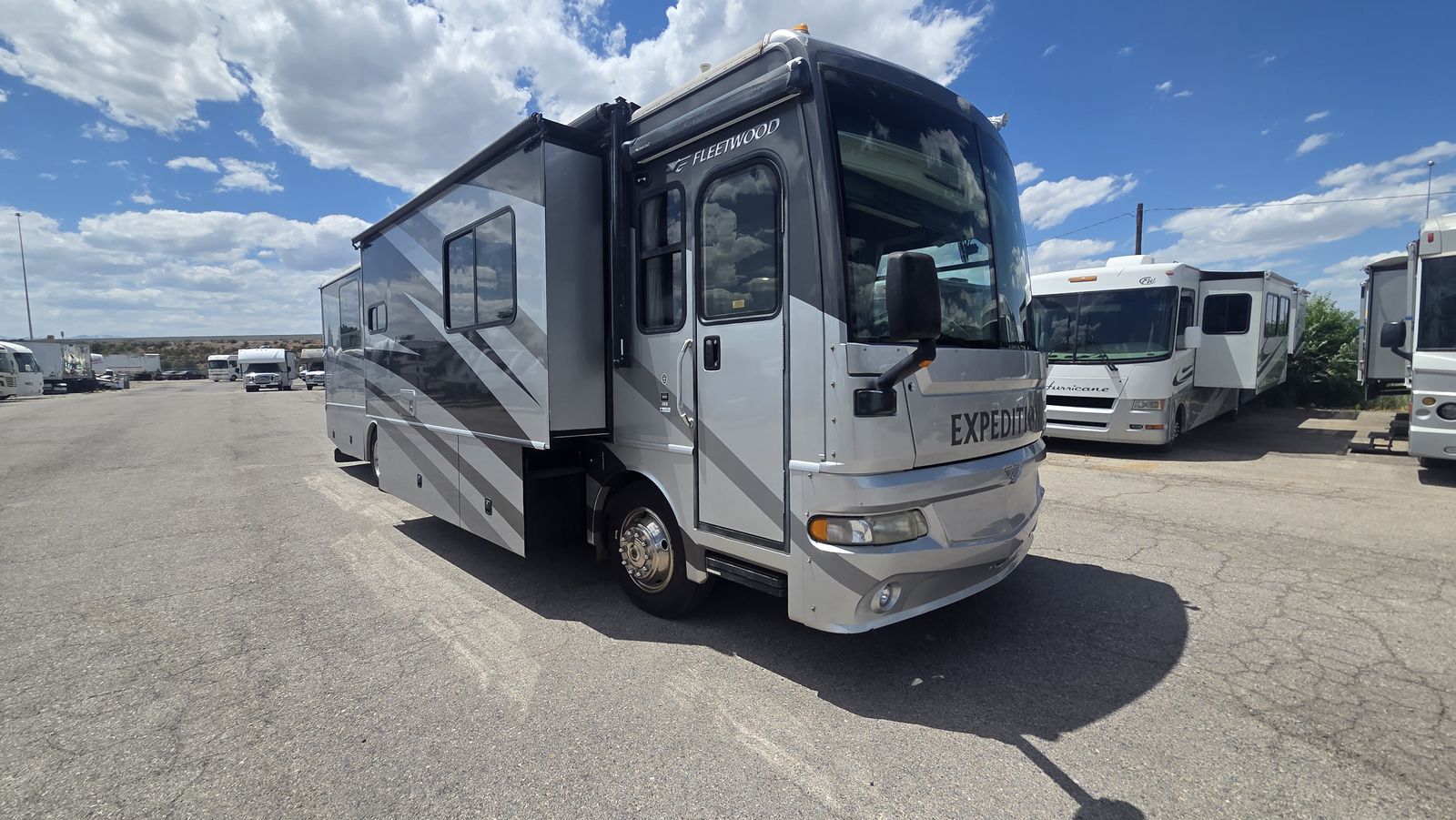 2007 Fleetwood Expedition 38S 3 slide diesel pusher