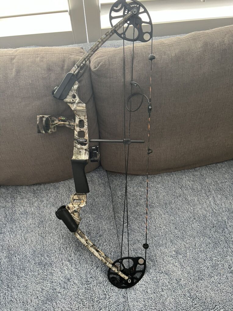 Mathew Mission Menace bow