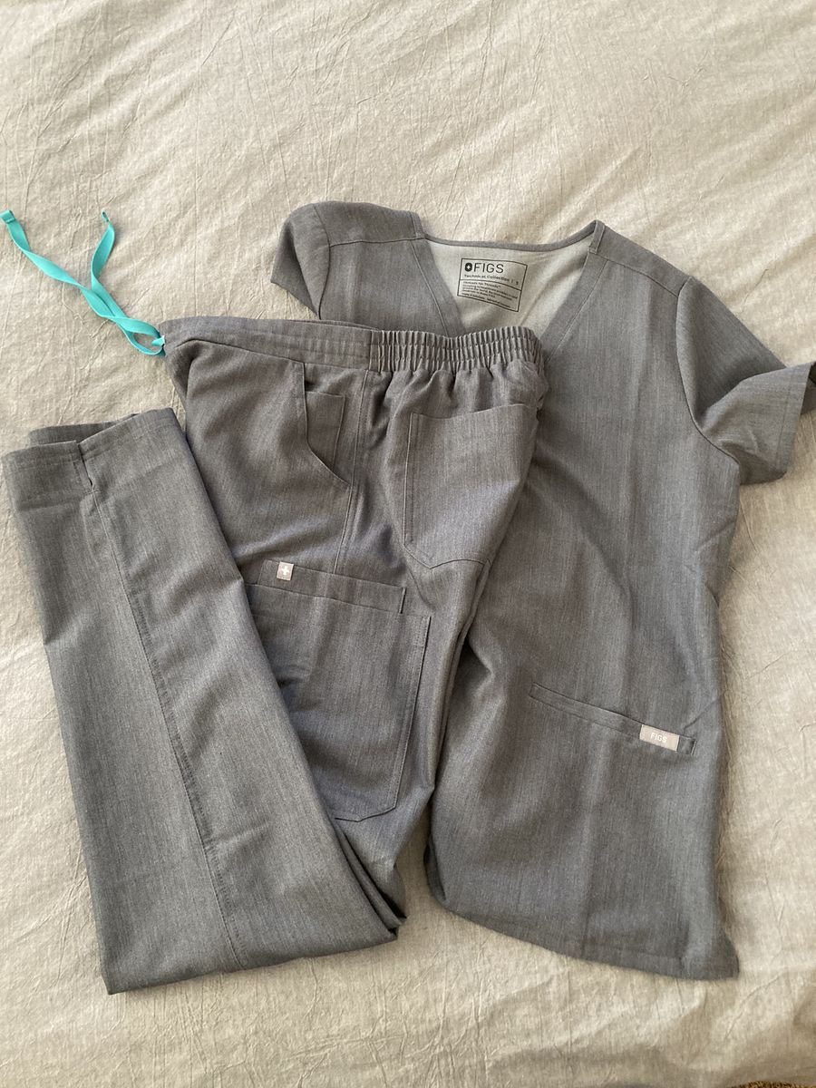 FIGS Scrub Set
