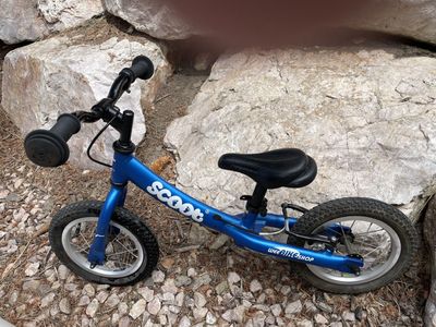 12" Scoot bike like new!
