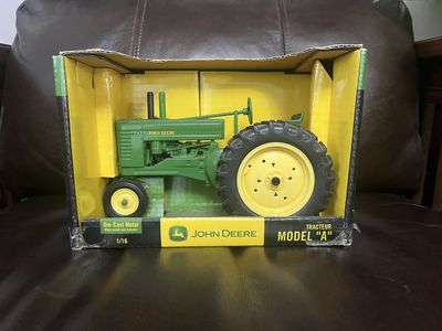 Vintage John Deere Die Cast Metal Toy Tractor Model A-1/16 Scale - NIB