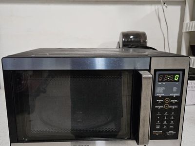Small microwave oven