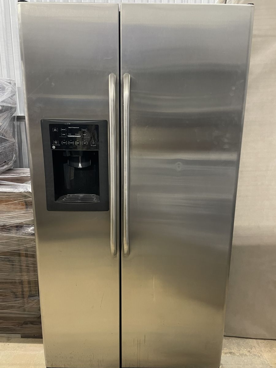 Stainless steel refrigerator (full-size)