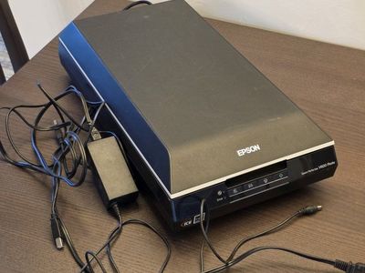 Epson Perfection V600 flatbed photo and film scanner