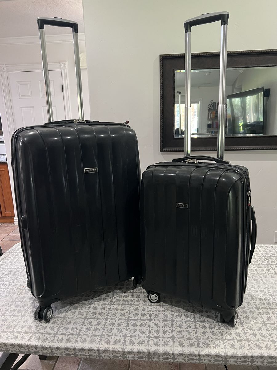 LIKE NEW Ricardo hard-sided luggage