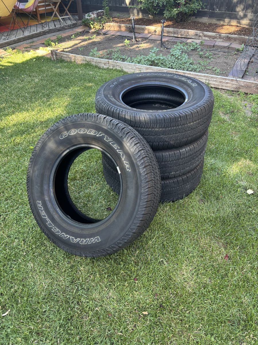Goodyear Wrangler SRA P255/75R17 113S All-Season Truck/SUV Tires - Set of  4 OBO