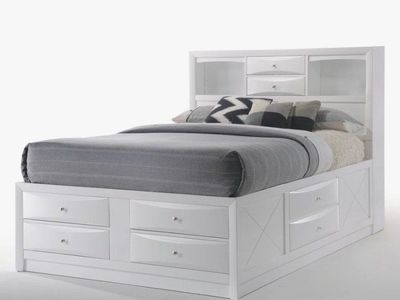 ️ Queen Storage Platform Bed – Like New!