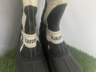 Women / youth Snow Boots Size 6 Kamik