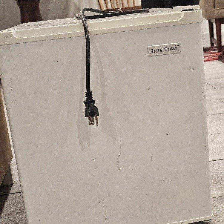 price reduced! cute white mini fridge