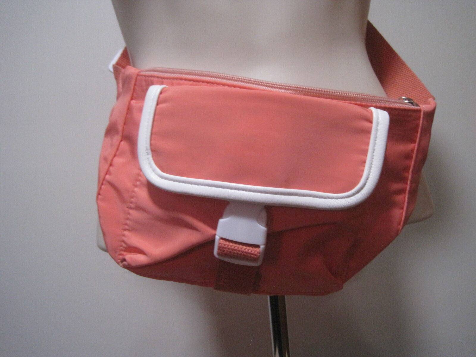 Target SO Colorblock Clip-Front Zipper Top & Back Pockets Fanny Pack Peach White