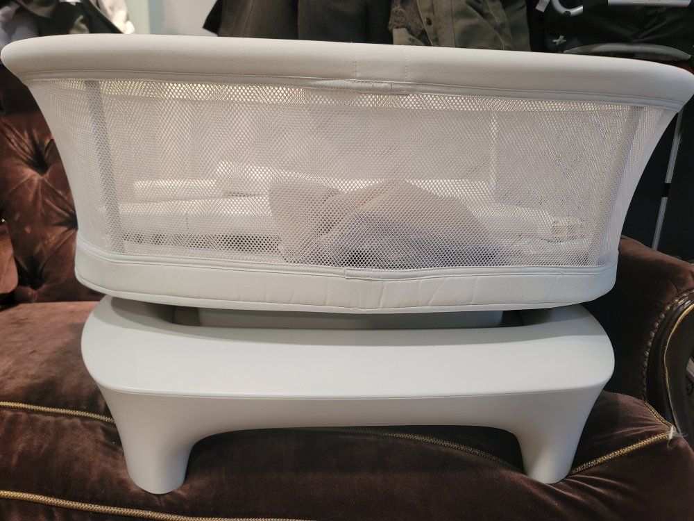 Mamaroo Bassinet with Rocking and Sounds