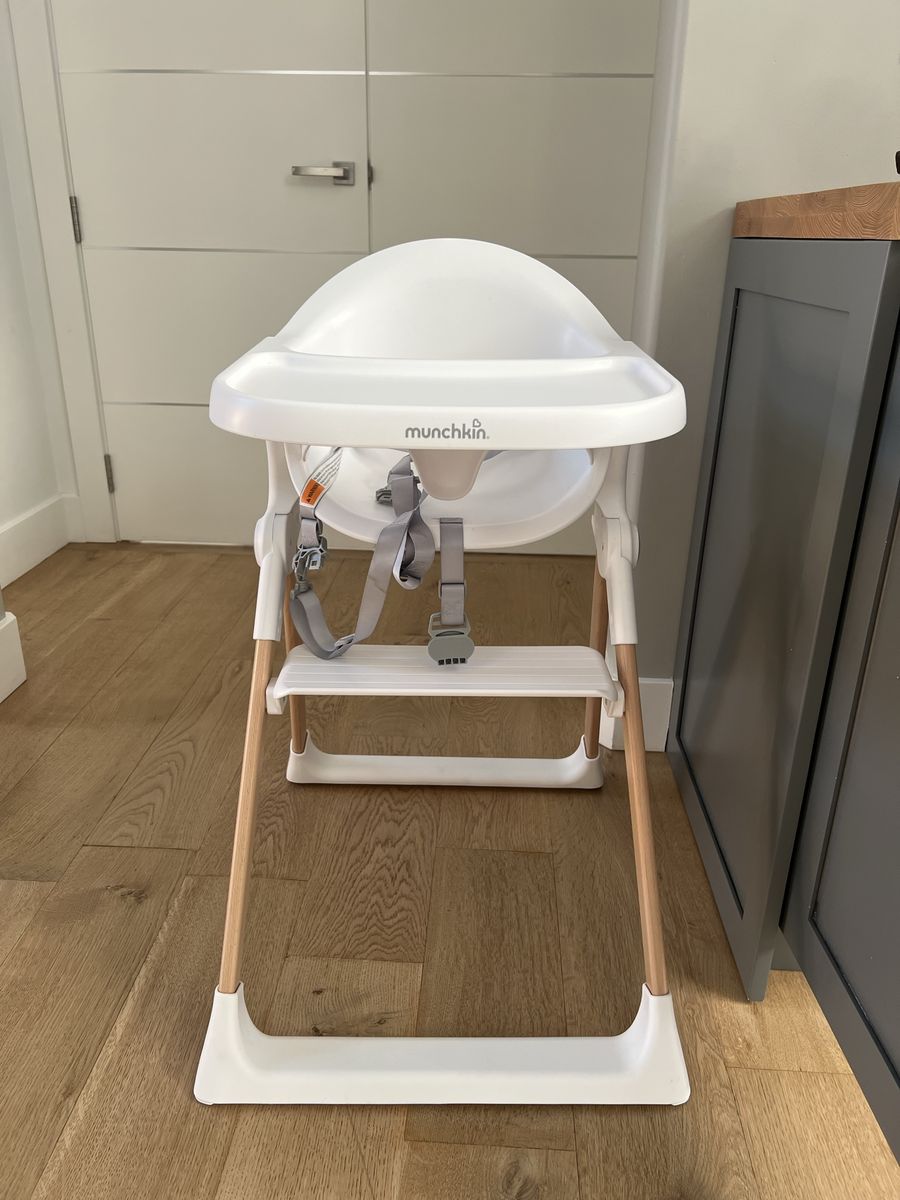 Munchkin float easy clean foldable high chair