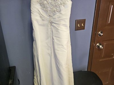 David's Bridal FG9010 White Polyester Embellished Dress Size 5