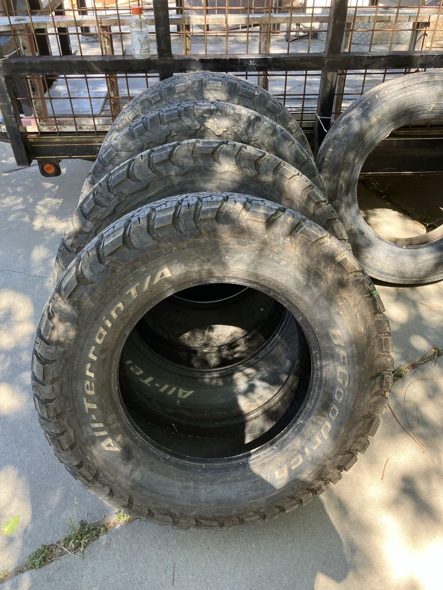Set of four bfg all terrain t/a tires lt 275/70/18