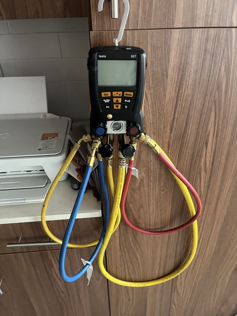 Testo 557 Digital Manifold Gauge HVAC Refrigeration System Kit with Hoses and Clamp Probes