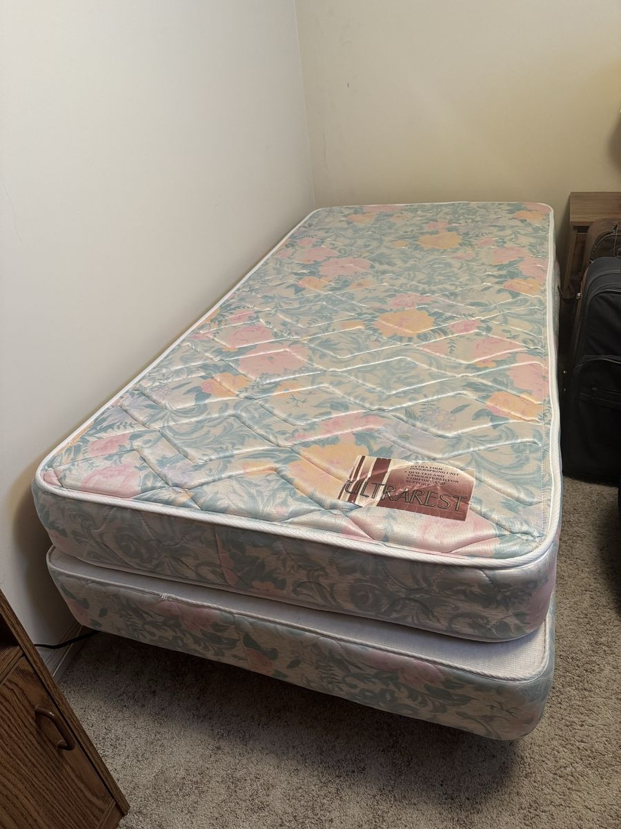 Twin Size Mattress and Box Spring Set - Ultra Rest Floral Pattern