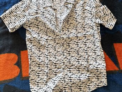 Flamingo Skate White & Black Shark Print Short Sleeve Button-Up Shirt - Men's Size 12, Cotton
