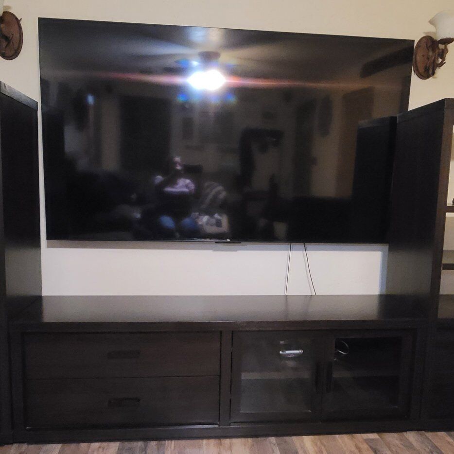 Entertainment center 86 in TV