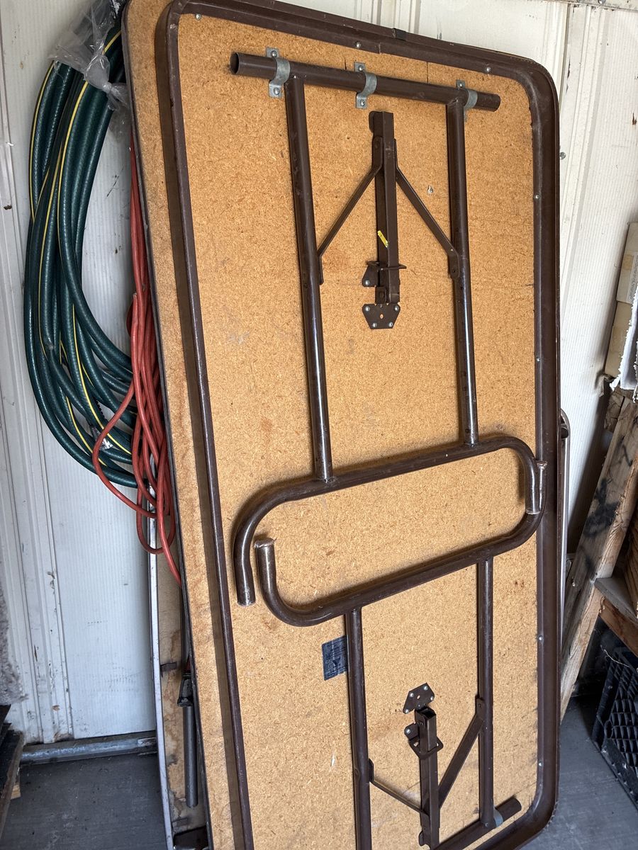 Pícnic table 5f / 3 ft. Heavy duty excellent condi