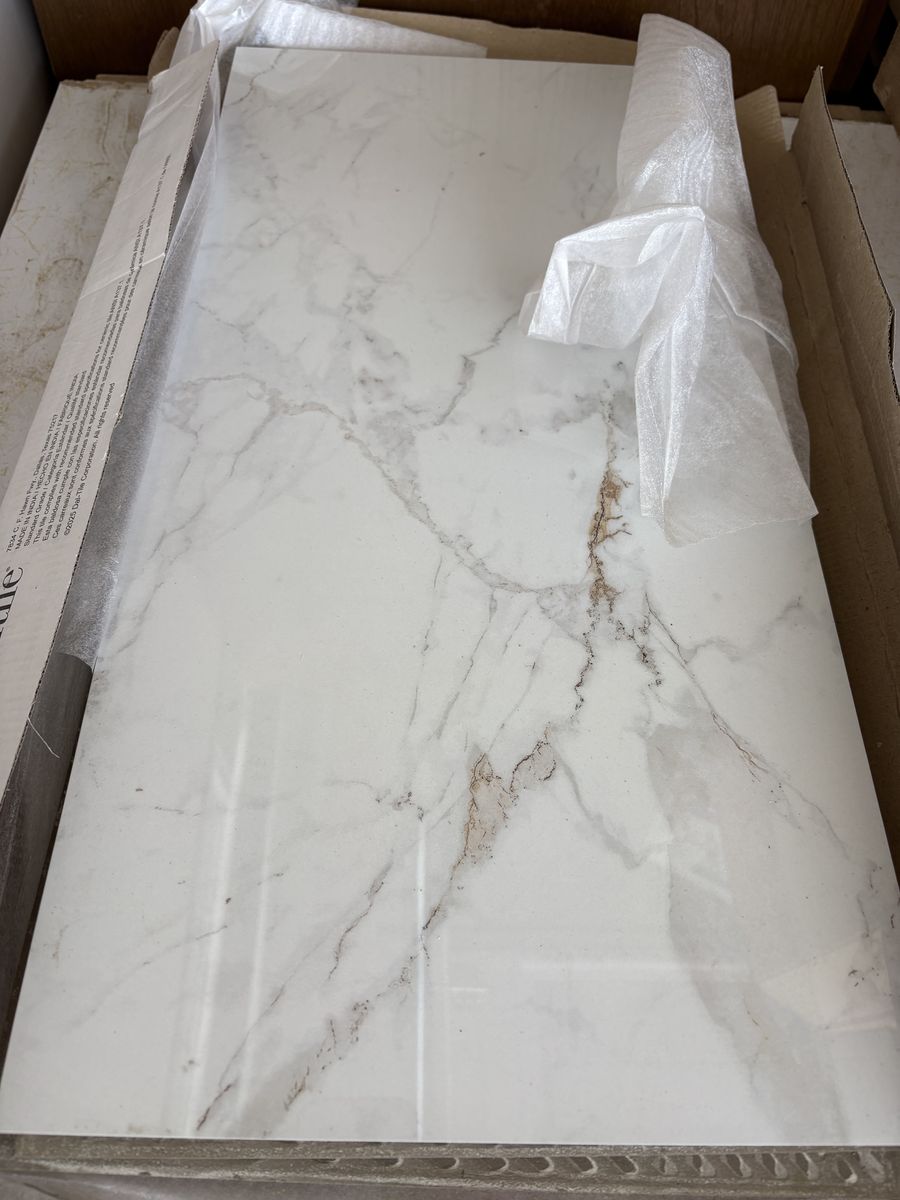 Glossy tile