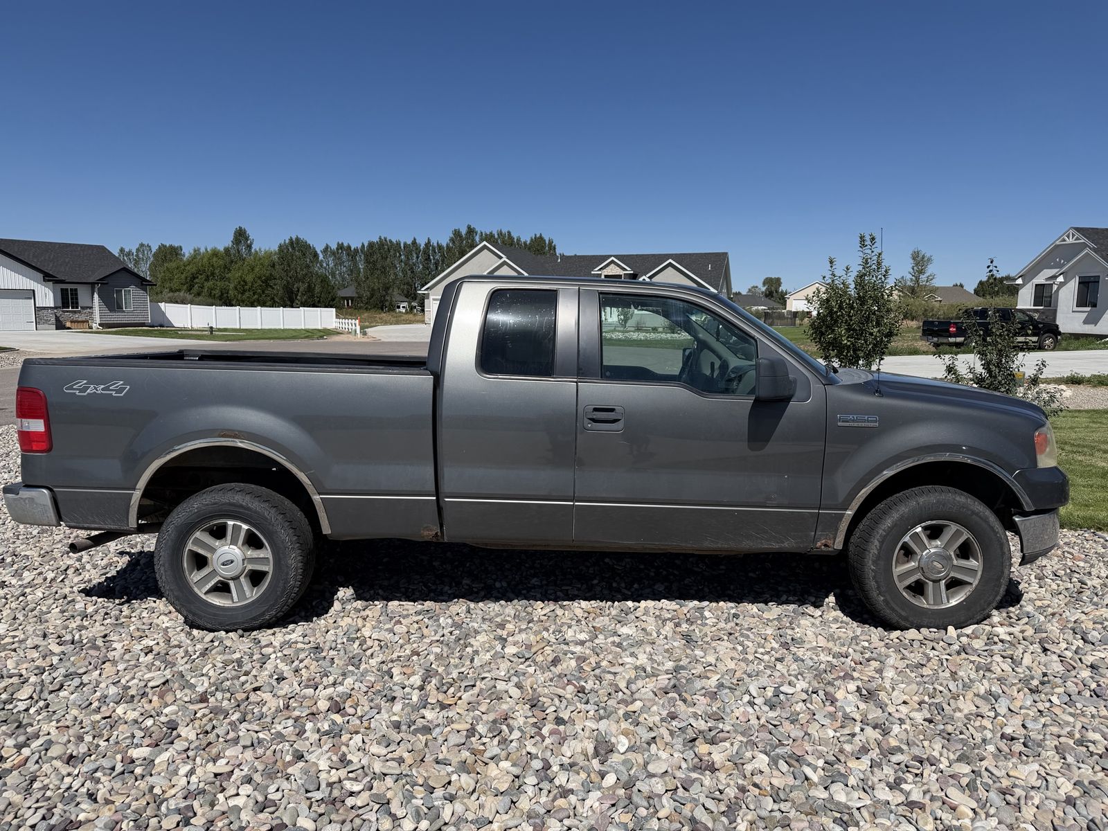2005 Ford F-150 SuperCab 4x4 - Gray Pickup Truck