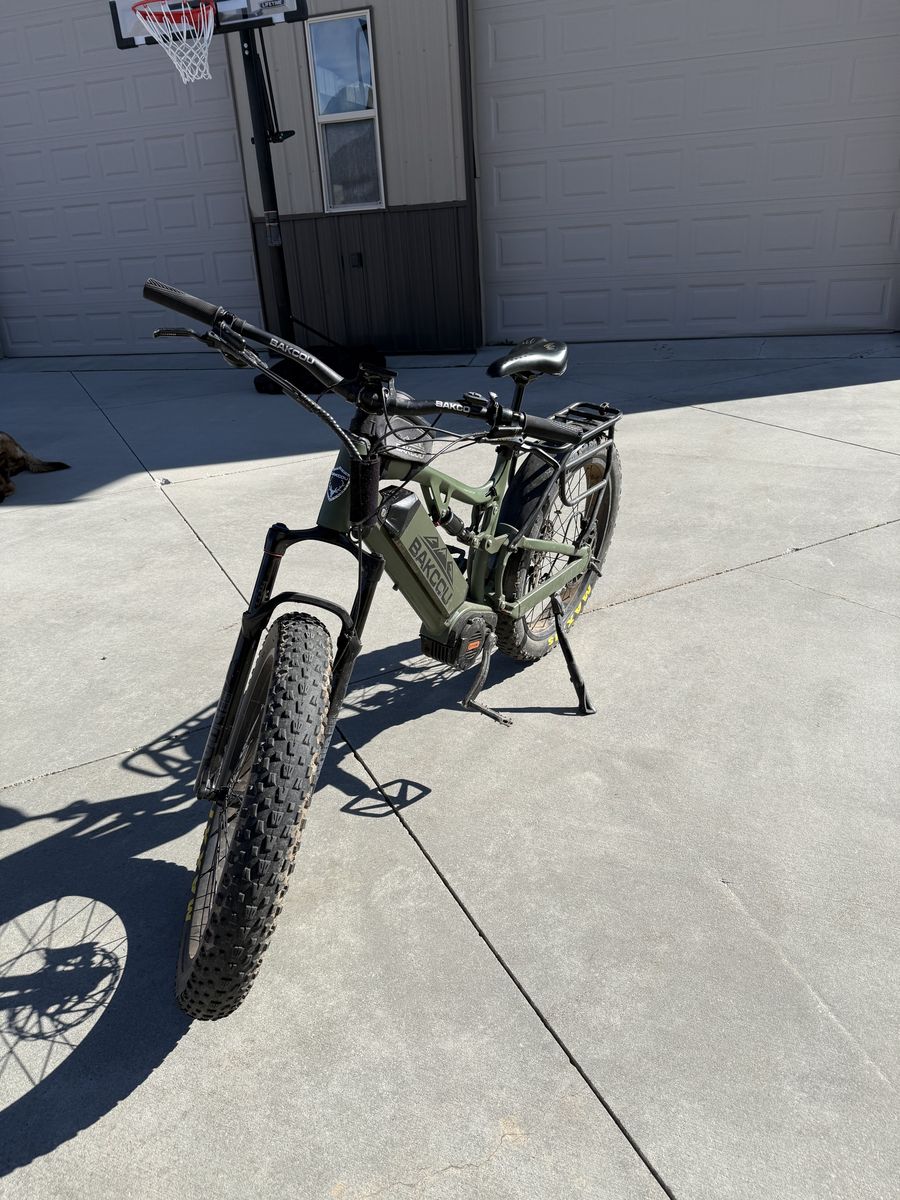 2020 Bakcou Storm – 19” (Large) Frame – 25Ah Battery – Includes Folding Cargo Trailer