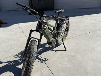 2020 Bakcou Storm – 19” (Large) Frame – 25Ah Battery – Includes Folding Cargo Trailer