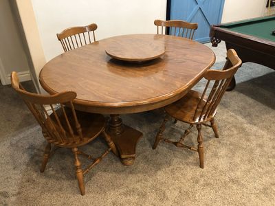 Vintage Ethan Allen Heirloom Nutmeg dining set in beautiful condition.