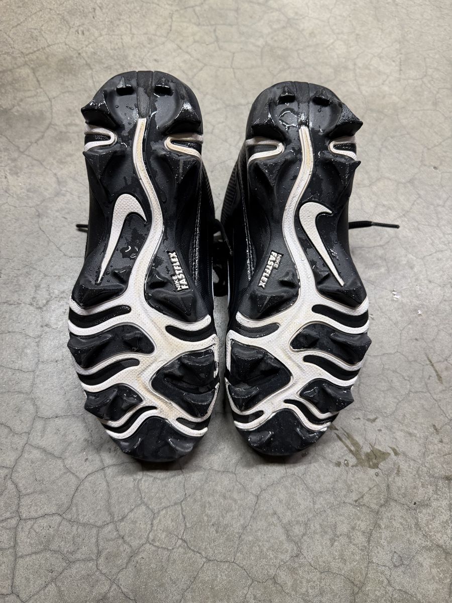 Nike Alpha Menace  Youth Cleats Size 3.5Y