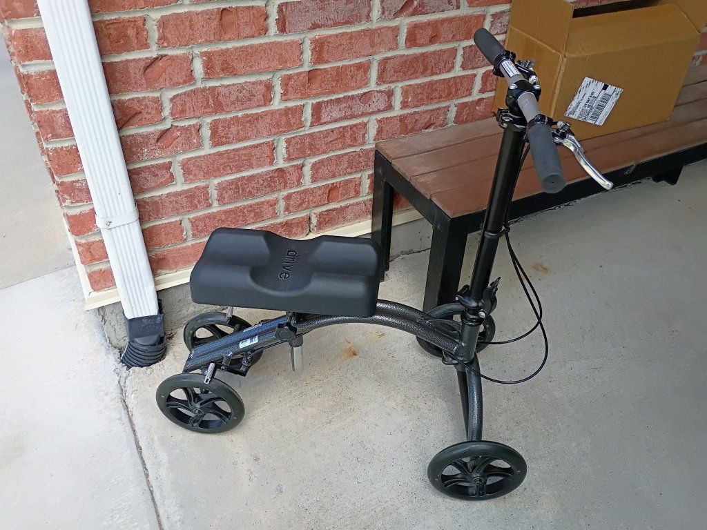 Drive Medical Steerable Knee Walker Scooter - Black in great like new condition asking $25 