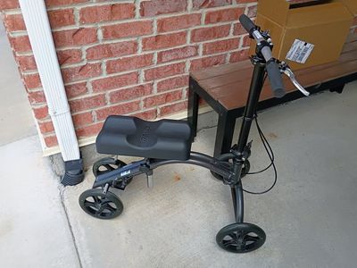 Drive Medical Steerable Knee Walker Scooter - Black in great like new condition asking $25