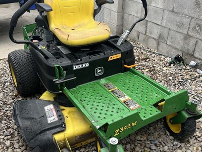 John Deere Z345 Riding Lawnmower