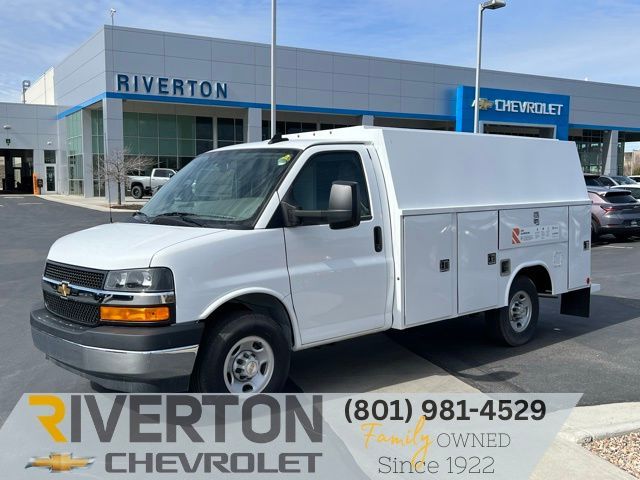 2025 Chevrolet Express 3500 
