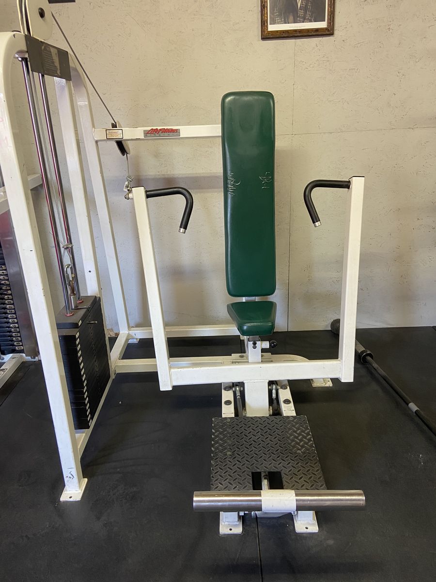 Chest machine