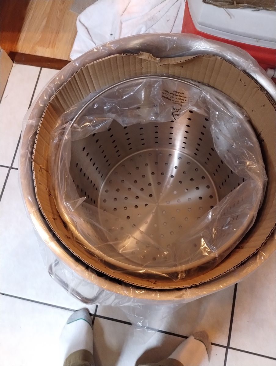 84 QURT STOCK POT/ TURKY FRYER/   SEE PICTS   OPEN TO OFFERS FREE STIR PADDLE RESTERANT GRADE