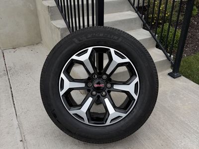 GMC Yukon AT4 Sierra 1500 Rims and Tires 275/60R20 Michelin
