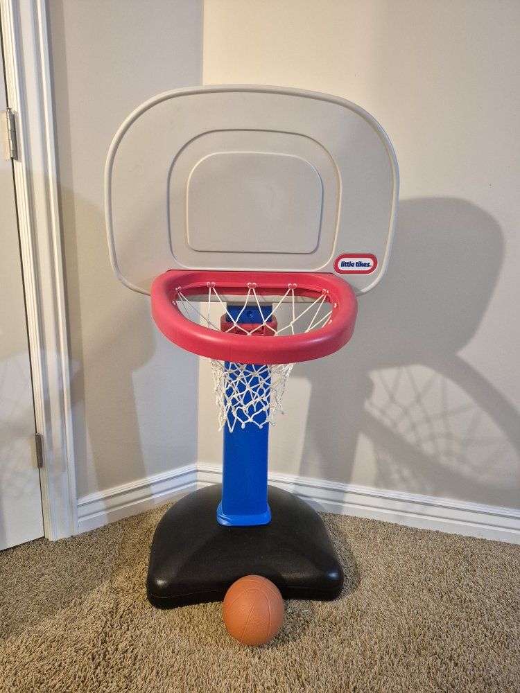 Little Tikes Easy Score Adjustable Basketball Hoop w/ ball