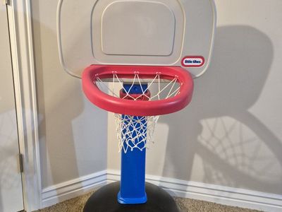 Little Tikes Easy Score Adjustable Basketball Hoop w/ ball